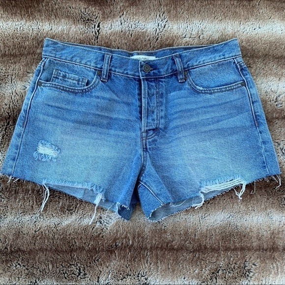 Hidden Kenzie Medium Wash Classic Mid Rise Shorts Distressed - Picture 2 of 8